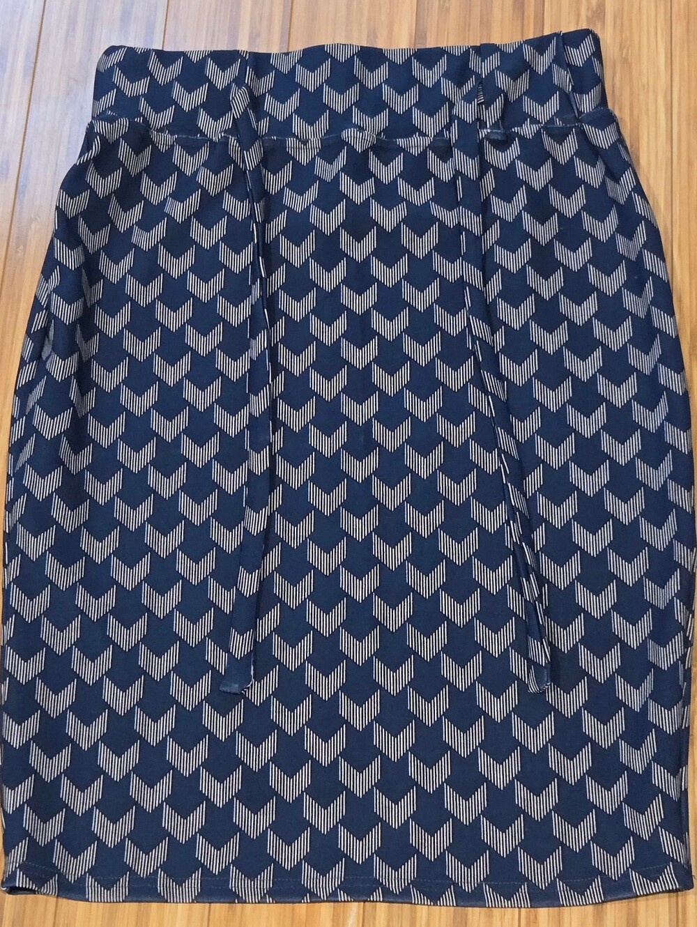 Classic Concepts Women's Navy Patterned Pencil Skirt